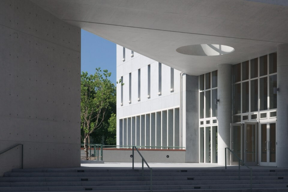 西入口，台大博雅館／境向聯合建築師事務所