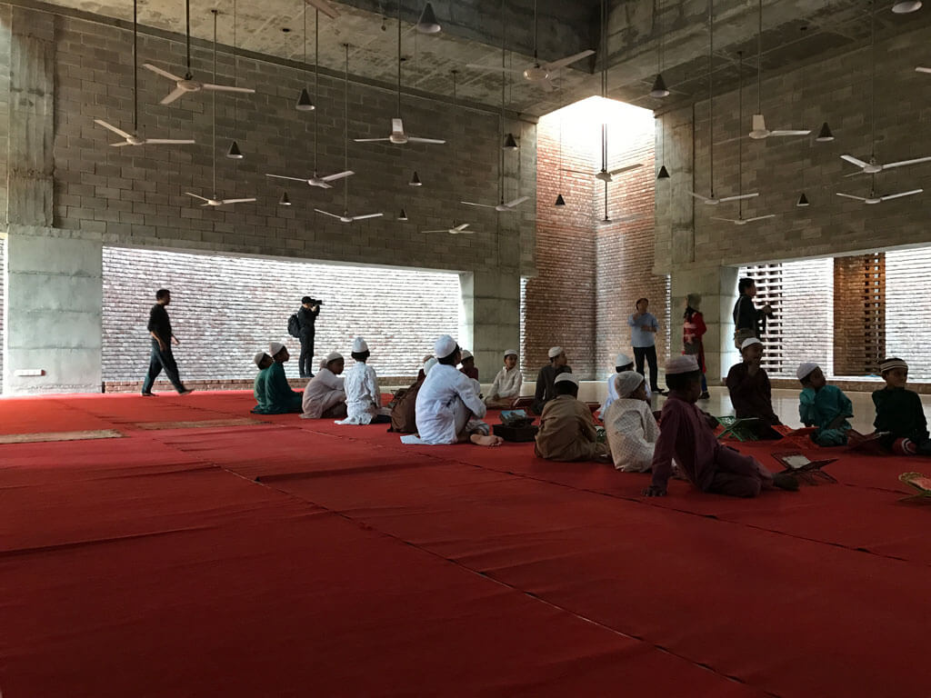 Baitur Rauf Mosque清真寺內部,孟加拉女建築師Marina Tabassum設計