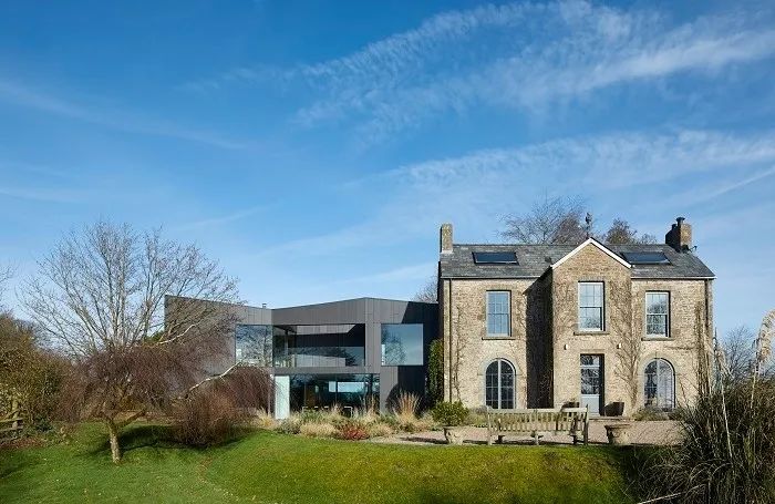 收藏展示來自印度和非洲雕塑的藝廊空間 House on the Hill (Gloucestershire) by Alison Brooks Architects