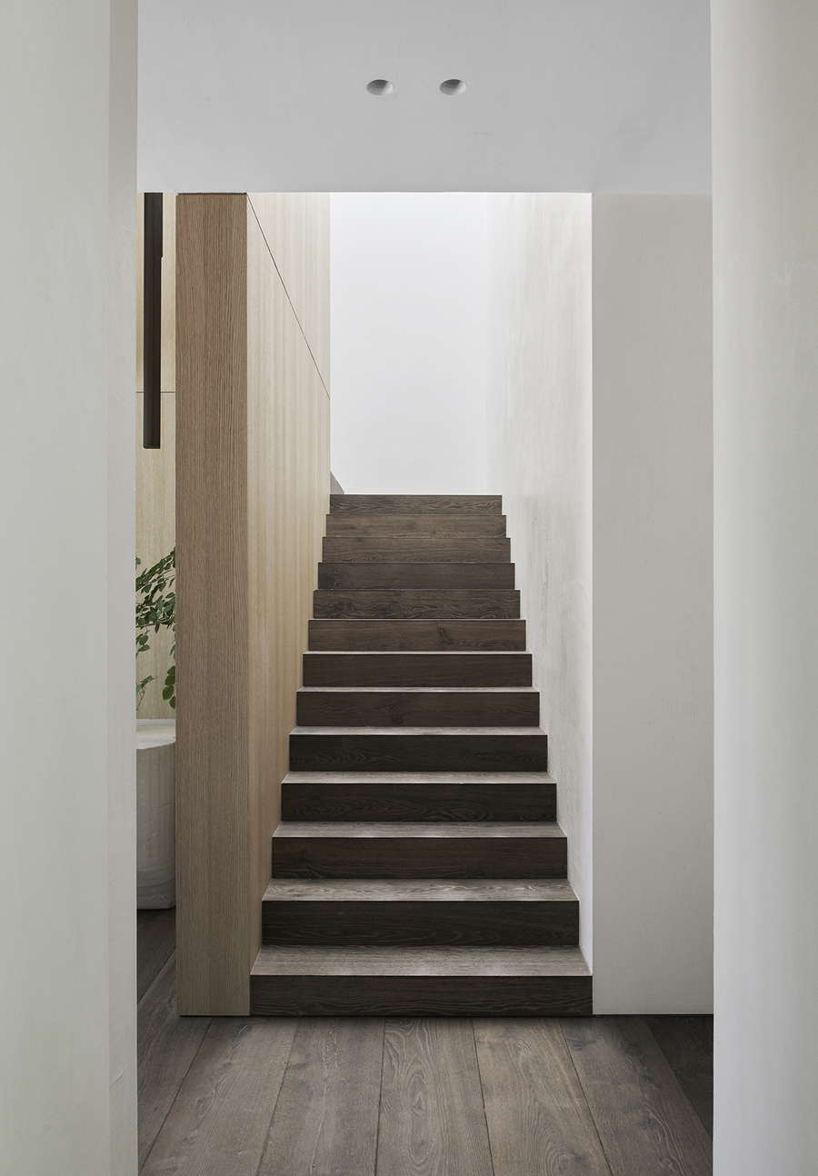 stairs 樓梯間 Belgium OV HOUSE interior design 比利時別墅室內設計／Nicolas Schuybro