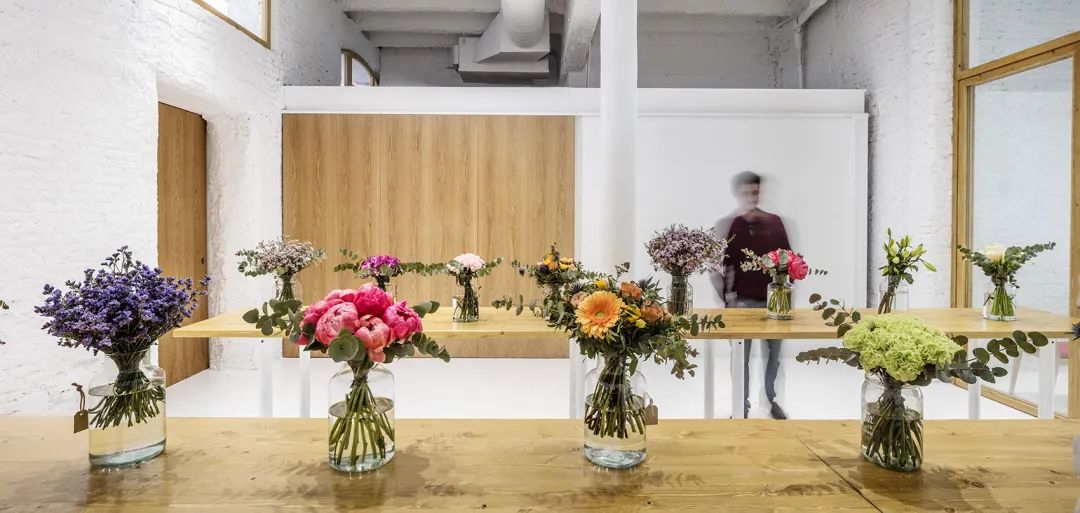 製作花束的工作坊©Adrià Goula 巴塞隆納花店室內設計 Spain Barcelona Colvin Florist interior design/Roman Izquierdo Bouldstridge