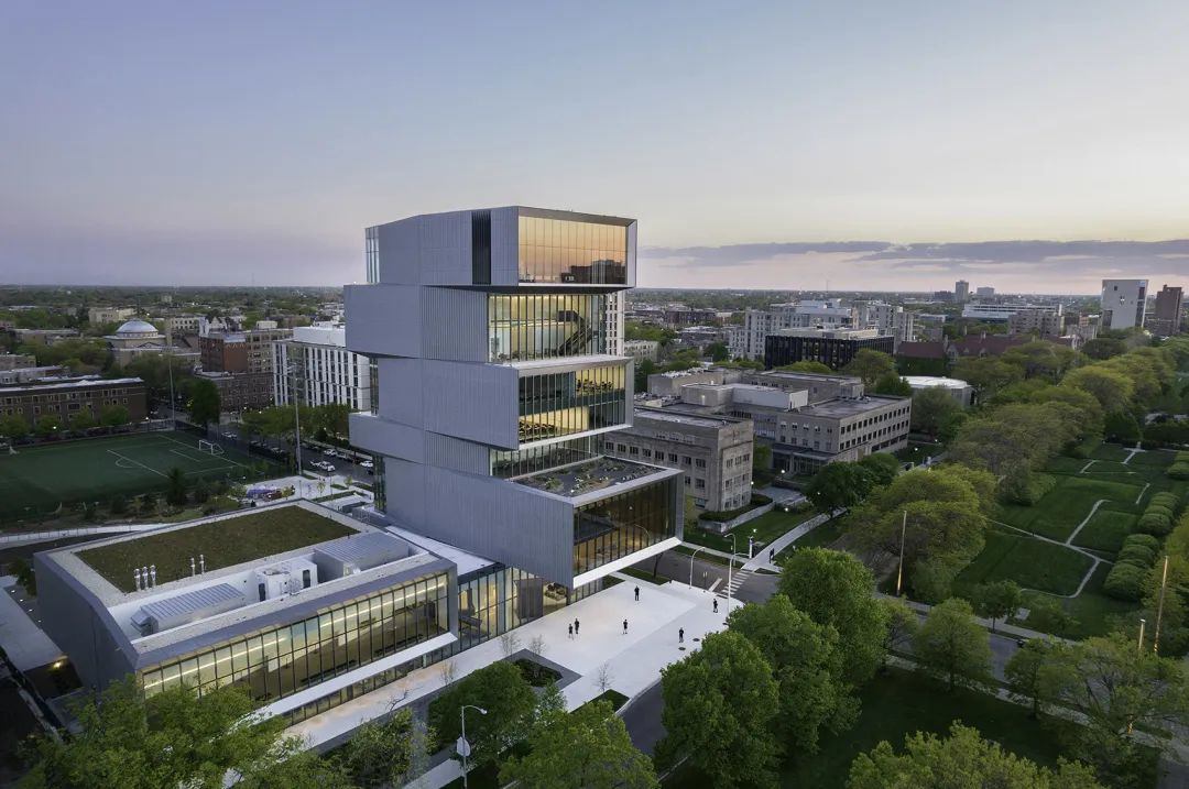 從西南側望向建築 芝加哥大學大衛·魯賓斯坦論壇大樓David M. Rubenstein Forum Chicago Univeristy／Diller Scofidio + Renfro