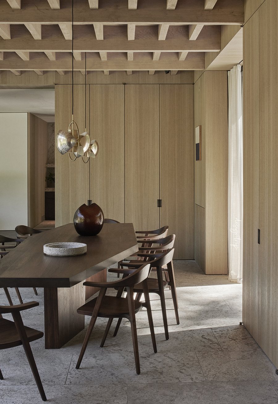 dining room table 餐桌 Belgium OV HOUSE interior design 比利時別墅室內設計／Nicolas Schuybro