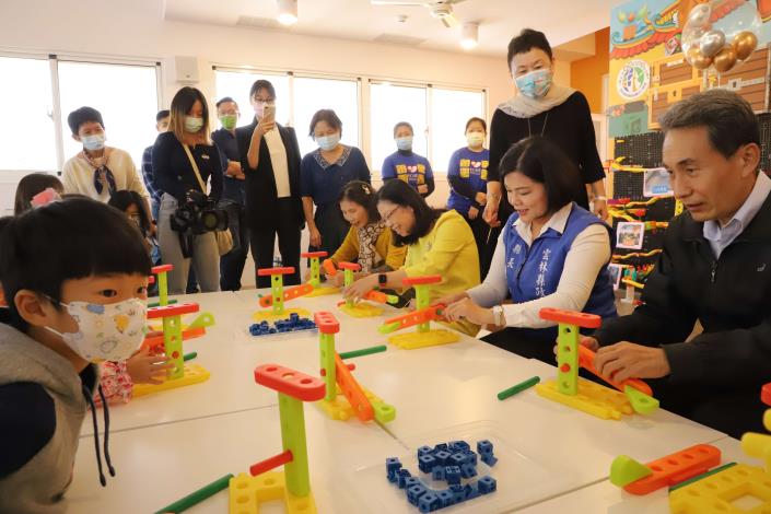 張麗善縣長體驗創意STEAM課程 虎尾非營利幼兒園由賴人碩建築師設計