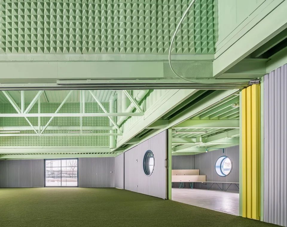 西班牙狗與人及其他物種訓練學校Educan School for Dogs, Humans and Other Species／Eeestudio + Lys Villalba