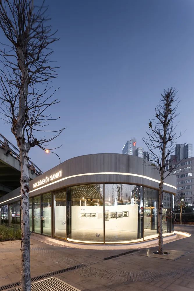 伊斯坦堡高架橋 Mecidiyekoy Art & Istanbul Bookstore／KAAT ARCHITETURE + URBAN & caps.office