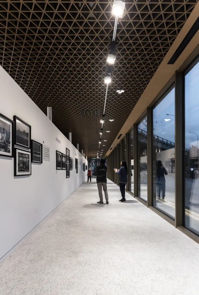 伊斯坦堡高架橋 Mecidiyekoy Art & Istanbul Bookstore／KAAT ARCHITETURE + URBAN & caps.office