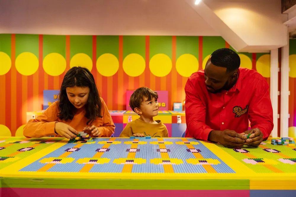 對Yinka Ilori而言,「Launderette of Dreams」是一種私人生命體驗的分享