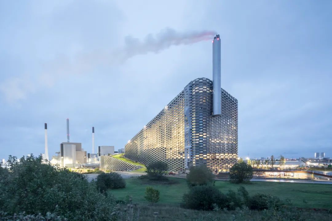CopenHill 新型垃圾焚燒發電廠+滑雪場／BIG