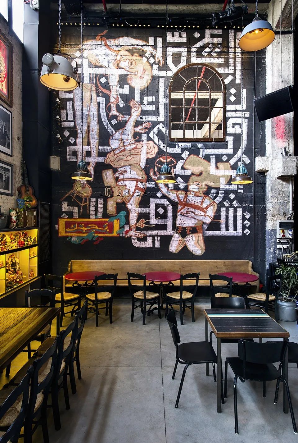 壁畫與空間細部 以色列海法市酒吧 Israel Haifa Fattoush Bar／k.o.t architects