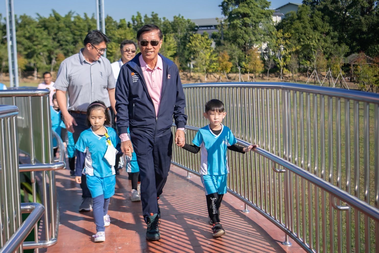 南投最大親子共融特色公園「名間親子生態園區」 林明溱當孩子王率先體驗