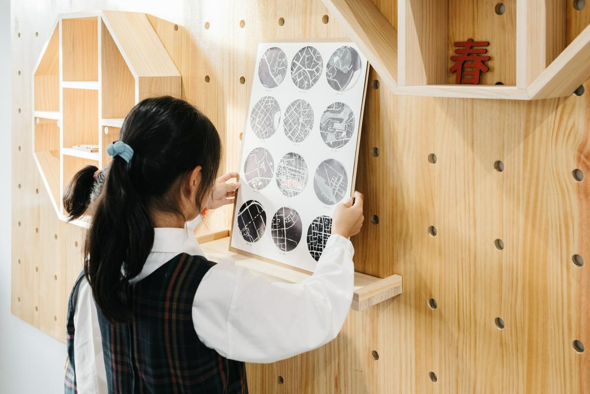 東門城八角印象也運用在討論創作室的牆面 台南市勝利國小教室改造 classroom interior design／木介空間設計