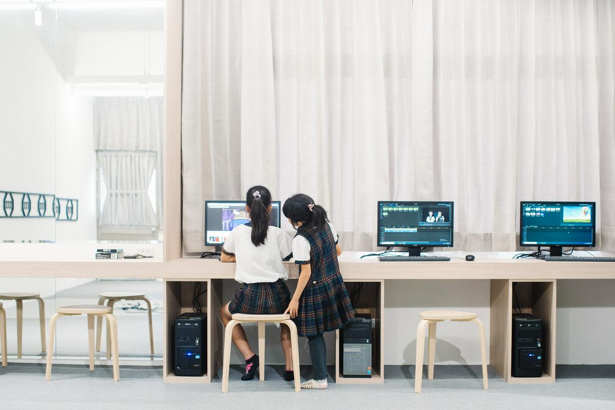 新增剪輯區使空間整體機能更趨於專業創作 台南市勝利國小教室改造 classroom interior design／木介空間設計