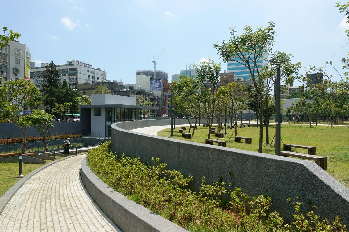 桃園南門公園地下停車場及南門市民活動中心／境向聯合建築師事務所