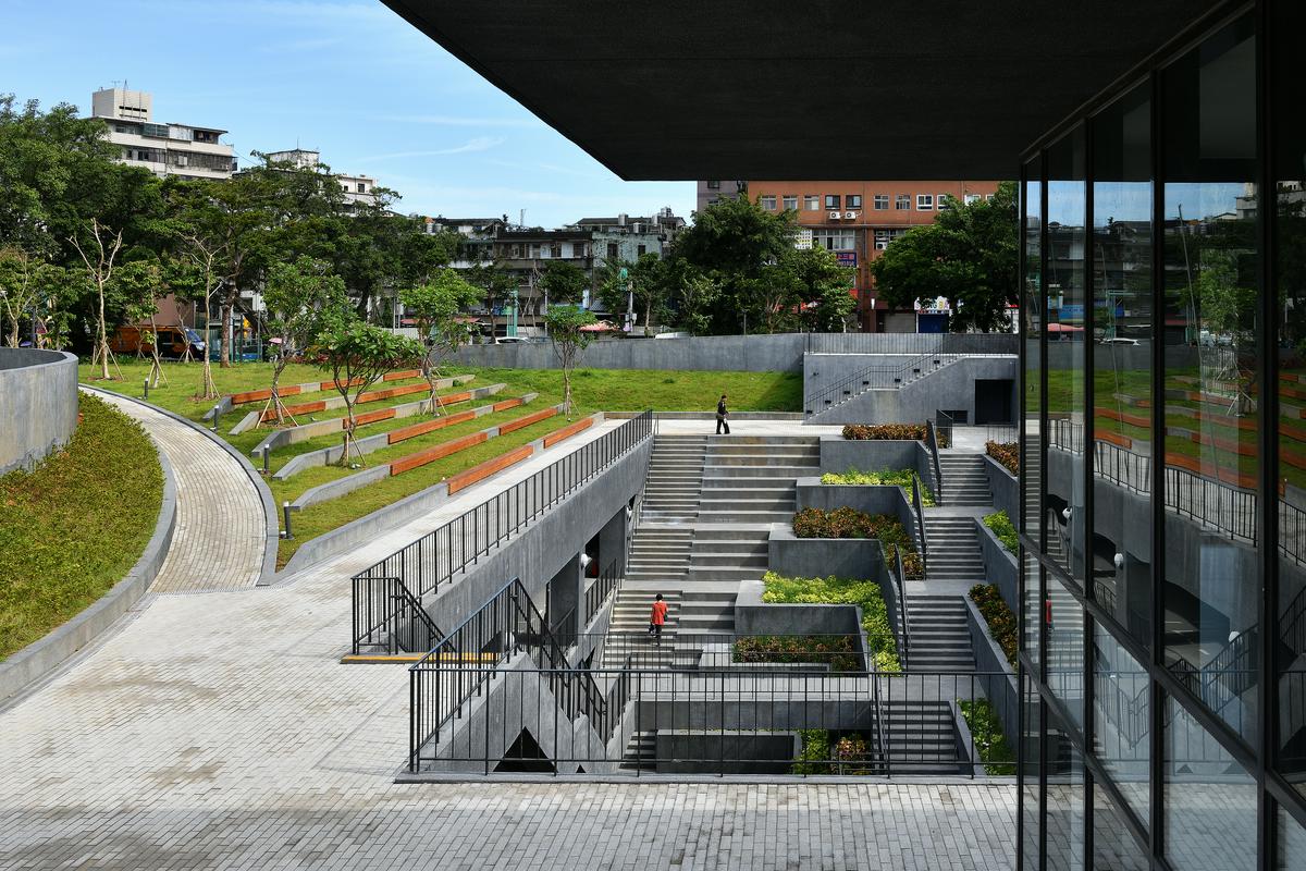 桃園南門公園地下停車場及南門市民活動中心／境向聯合建築師事務所