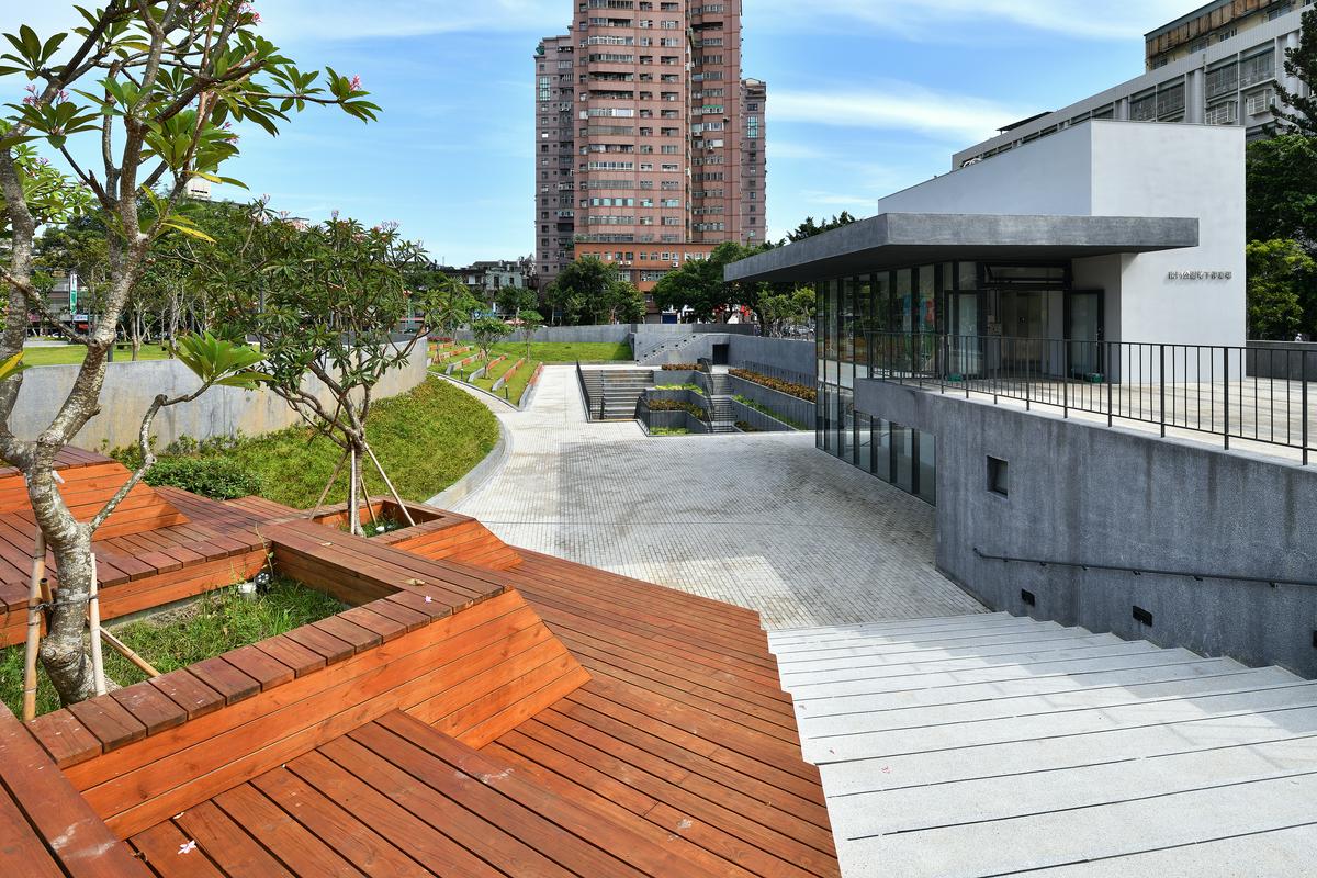 桃園南門公園地下停車場及南門市民活動中心／境向聯合建築師事務所