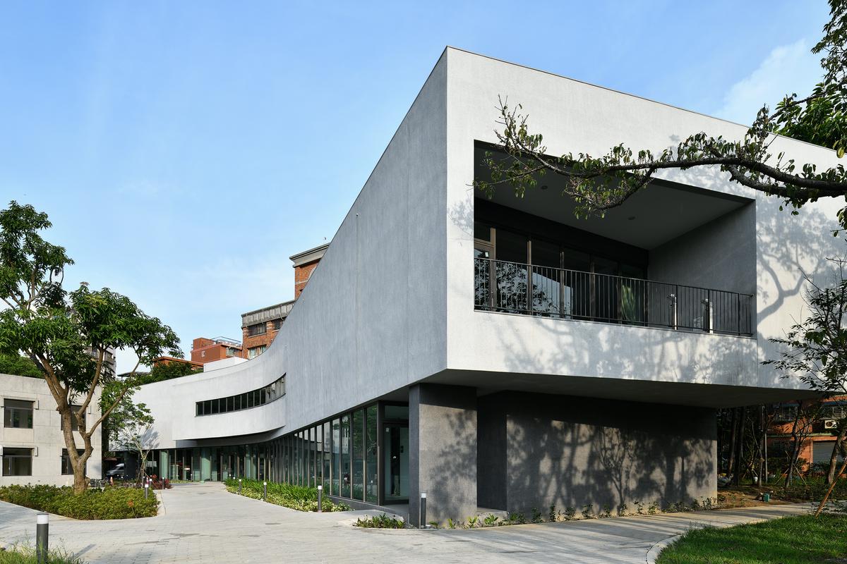 桃園南門公園地下停車場及南門市民活動中心／境向聯合建築師事務所