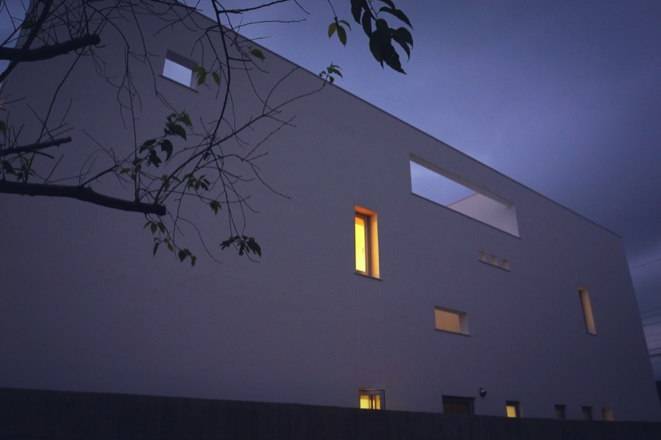 夜間的表情 臺中私人住宅「繁櫻之庭」Taichung Taiwan Private House／一一建築＋粘晉榕建築師事務所