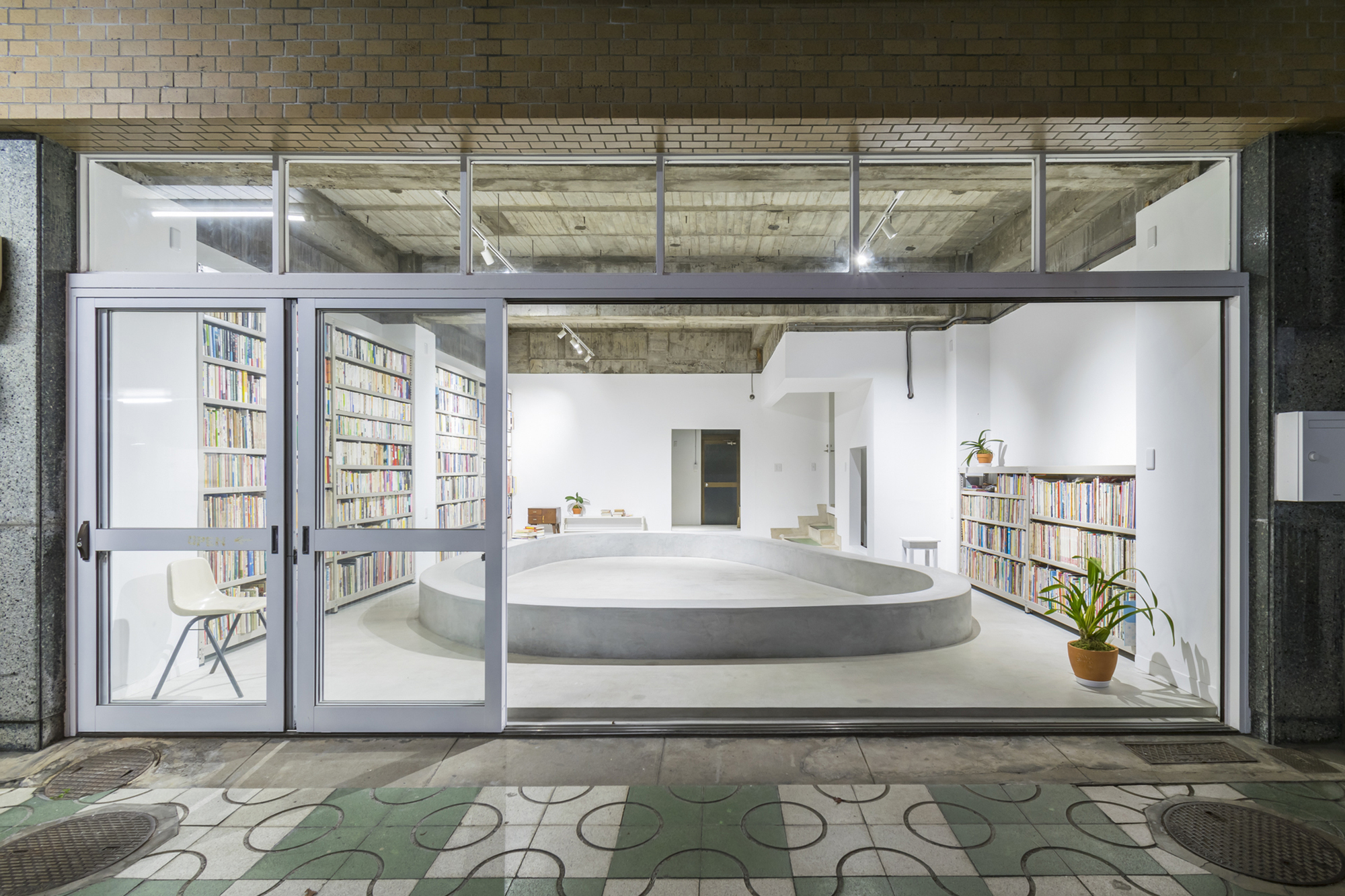 日本鳥取市附帶小型圖書館的房子 租書店 Japan House／Hiroshi Kinoshita and Associates キノシタヒロシ建築設計事務所