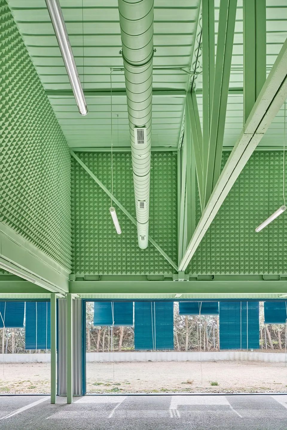 西班牙狗與人及其他物種訓練學校Educan School for Dogs, Humans and Other Species／Eeestudio + Lys Villalba
