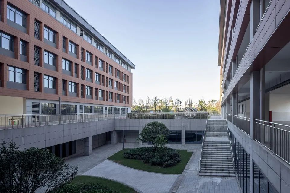 China School Campus Architecture Design 中國銅陵市十五中西湖校區及師範附小新校區／地平線建築設計