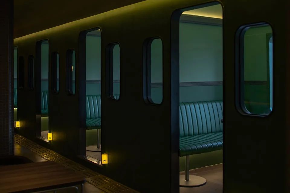 車廂式的半開放包間 16HOURS Bar Restaurant Interior Design 餐酒館餐廳酒吧室內設計／ARSOO Design