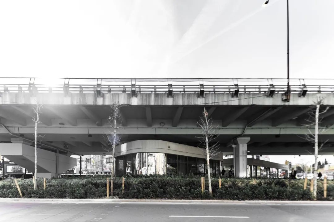 伊斯坦堡高架橋 Mecidiyekoy Art & Istanbul Bookstore／KAAT ARCHITETURE + URBAN & caps.office