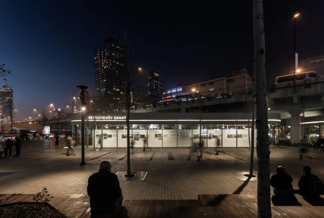 伊斯坦堡高架橋 Mecidiyekoy Art & Istanbul Bookstore／KAAT ARCHITETURE + URBAN & caps.office
