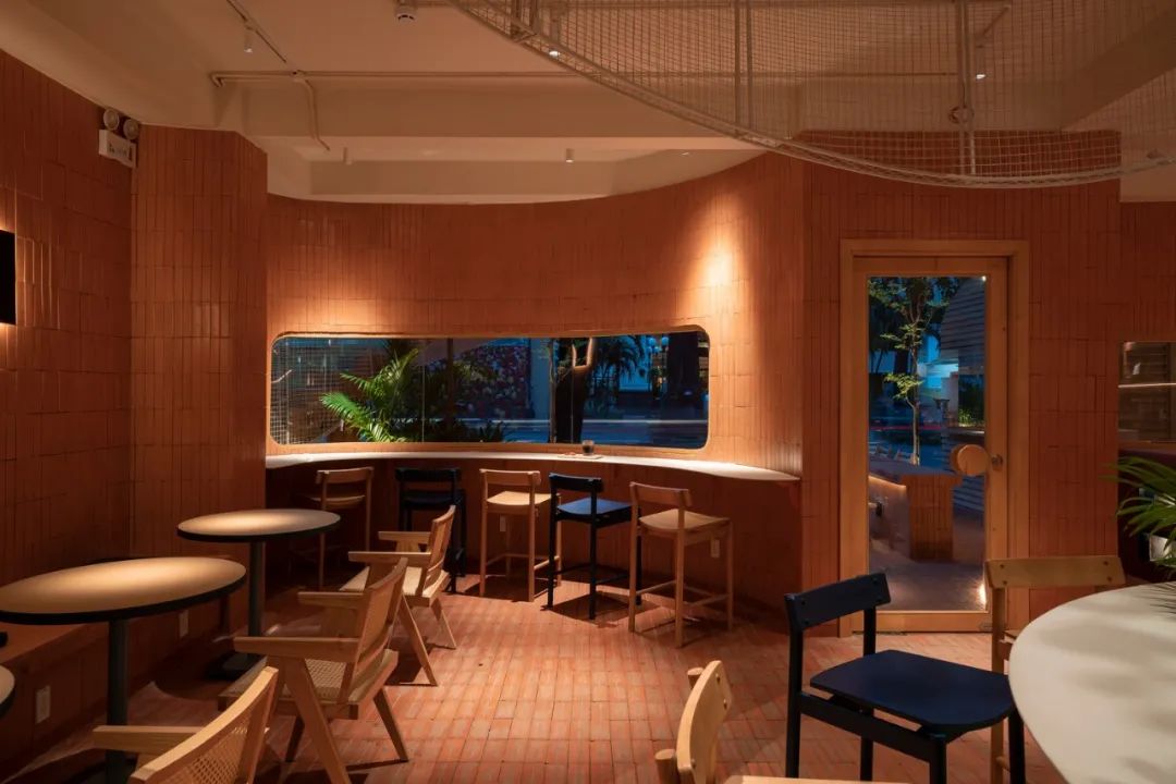 越南胡志明市兄弟咖啡烘焙館Anh Coffee Roastery 安氏咖啡烘焙坊／Red5studio
