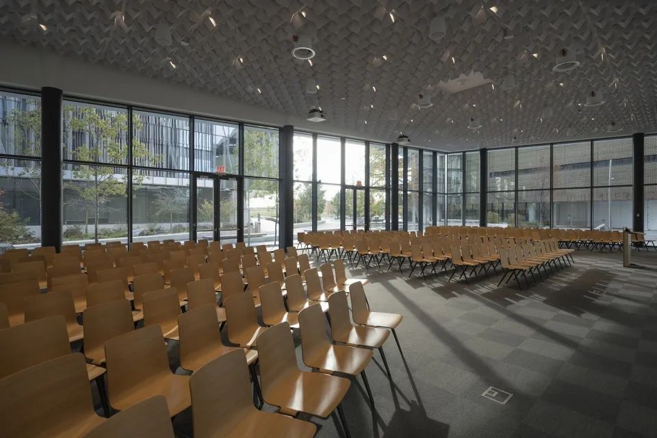會議區©Michael Grimm 康奈爾紐約市科技校區酒店和教育中心 Cornell Graduate Roosevelt Island Hotel＋Verizon Executive Education Center／Snøhetta