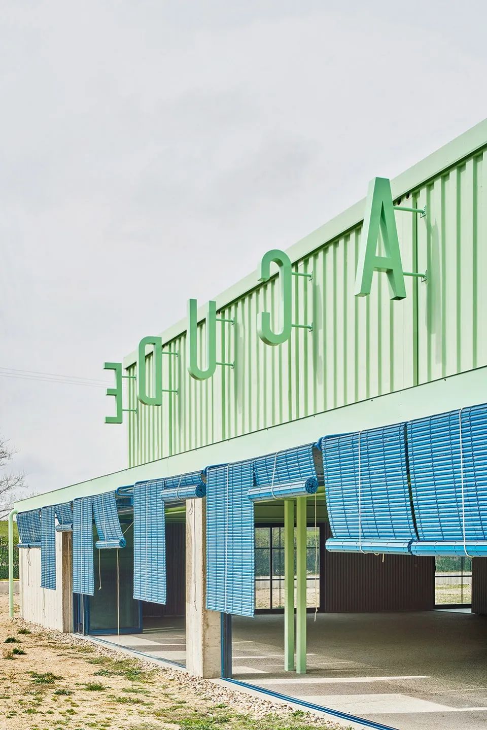 西班牙狗與人及其他物種訓練學校Educan School for Dogs, Humans and Other Species／Eeestudio + Lys Villalba