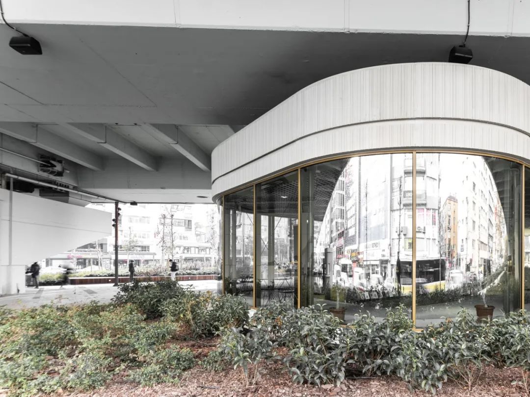 伊斯坦堡高架橋 Mecidiyekoy Art & Istanbul Bookstore／KAAT ARCHITETURE + URBAN & caps.office