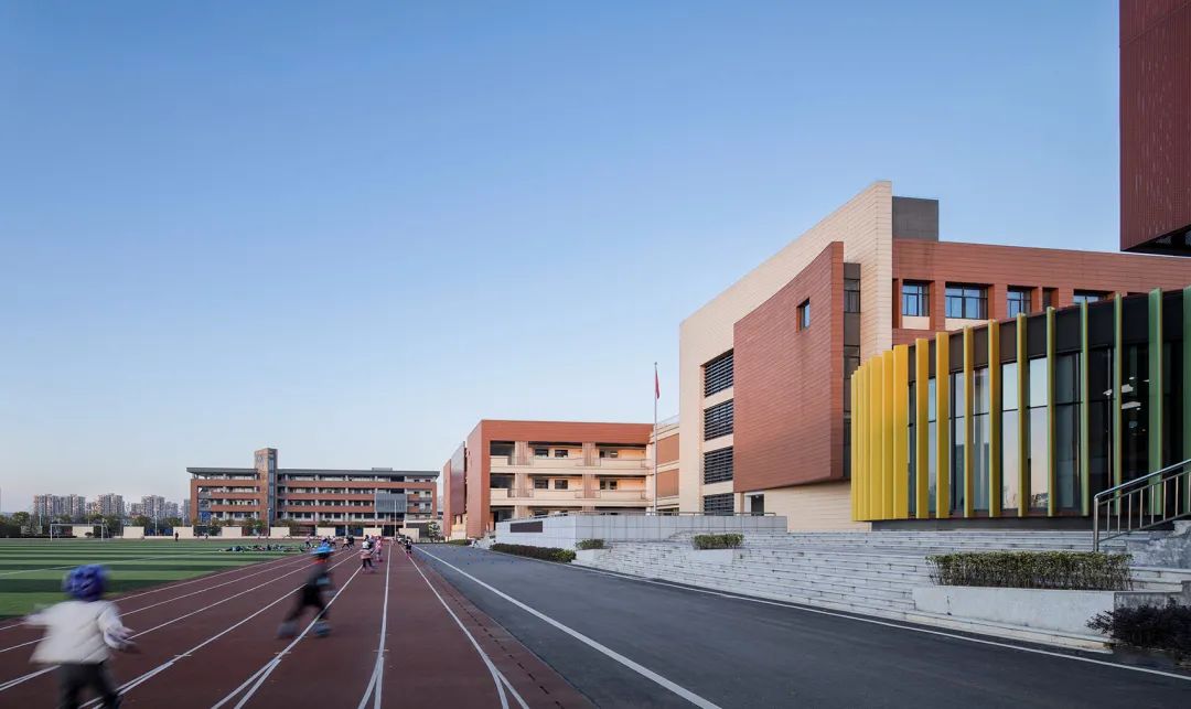 China School Campus Architecture Design 中國銅陵市十五中西湖校區及師範附小新校區／地平線建築設計