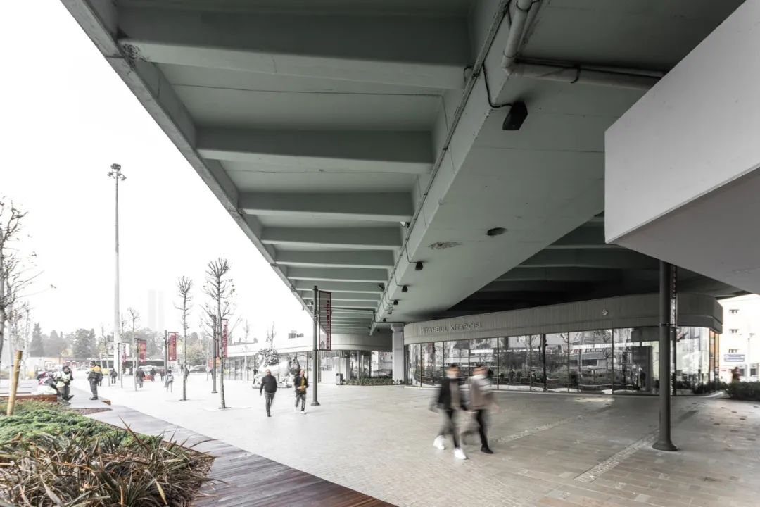 伊斯坦堡高架橋 Mecidiyekoy Art & Istanbul Bookstore/KAAT ARCHITETURE + URBAN & caps.office
