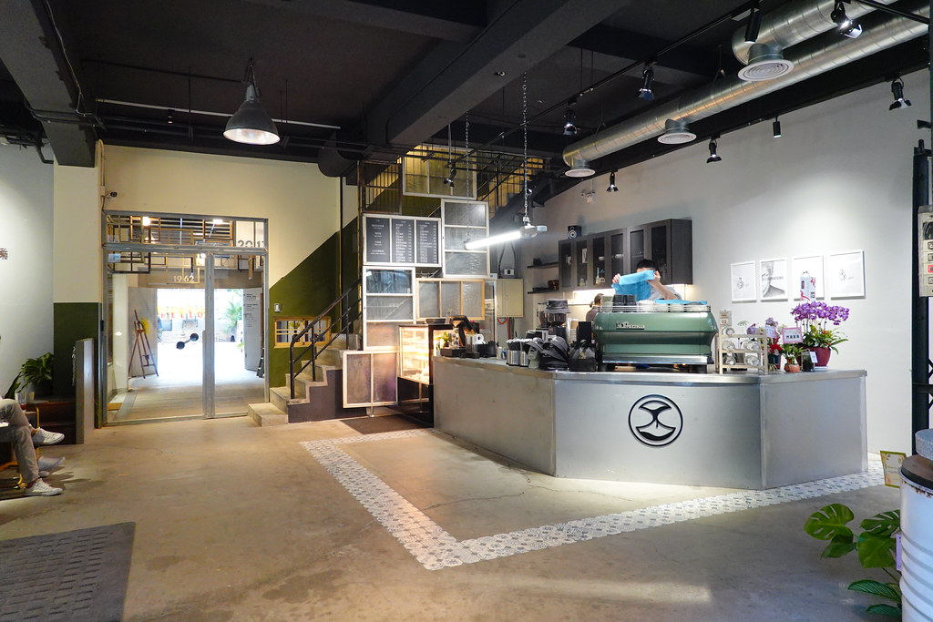 富興工廠1962一樓入口處是 Cuppa Fs Cafe 咖啡（Cuppa VV Cafe二店）