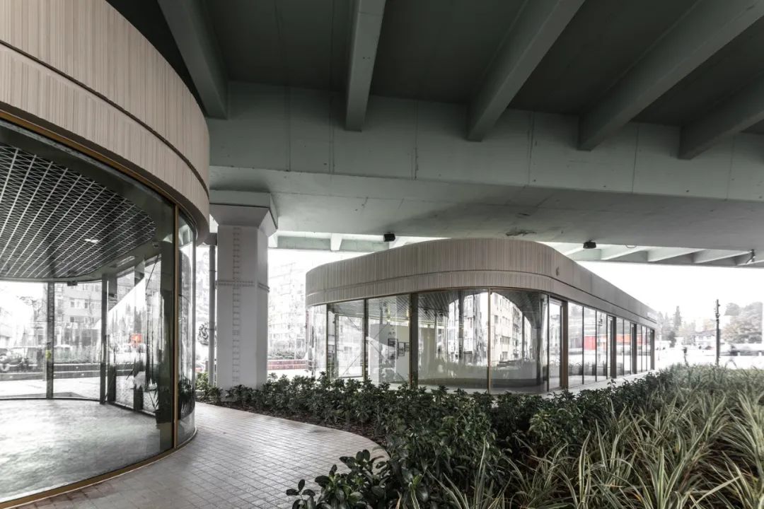 伊斯坦堡高架橋 Mecidiyekoy Art & Istanbul Bookstore／KAAT ARCHITETURE + URBAN & caps.office