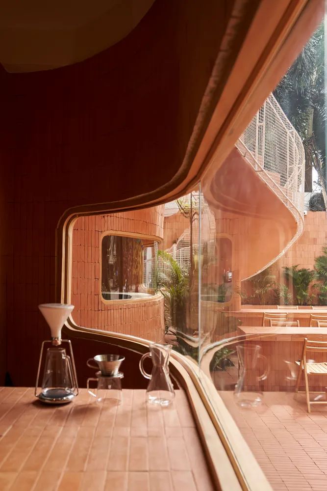 越南胡志明市兄弟咖啡烘焙館Anh Coffee Roastery 安氏咖啡烘焙坊／Red5studio