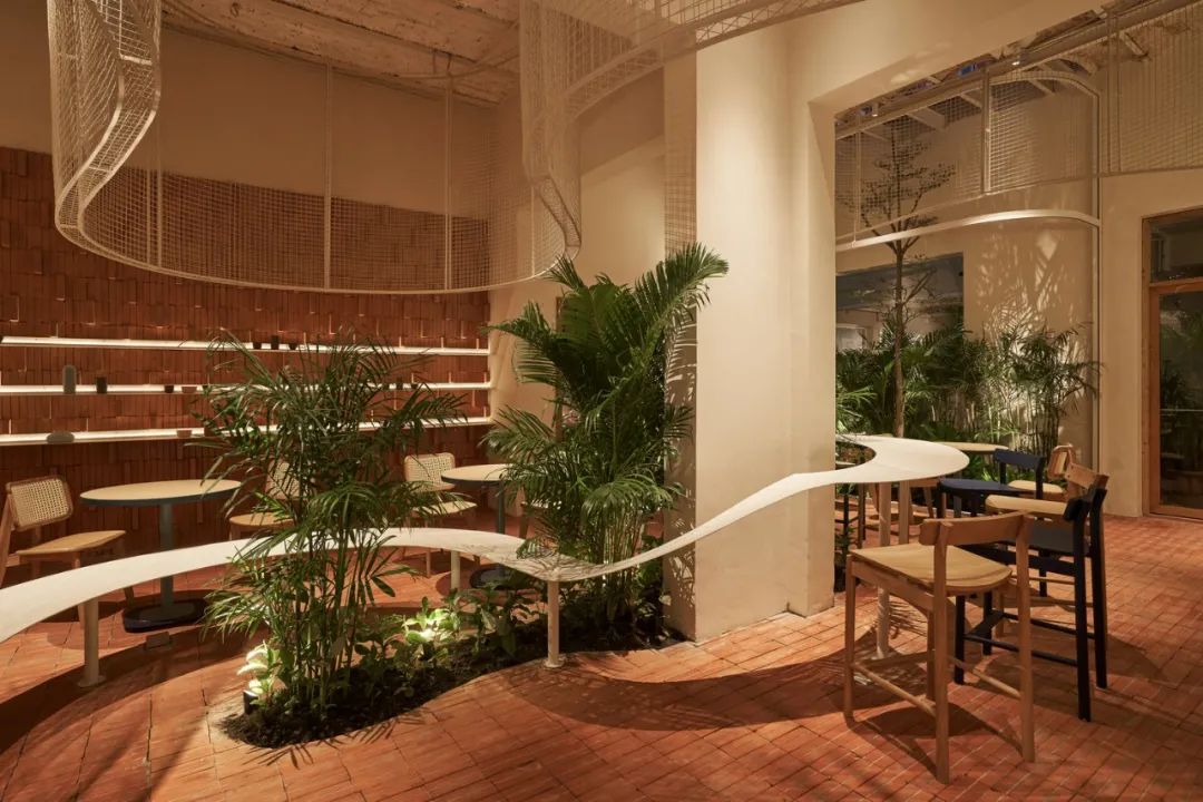 越南胡志明市兄弟咖啡烘焙館Anh Coffee Roastery 安氏咖啡烘焙坊／Red5studio