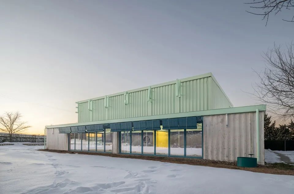 西班牙狗與人及其他物種訓練學校Educan School for Dogs, Humans and Other Species／Eeestudio + Lys Villalba