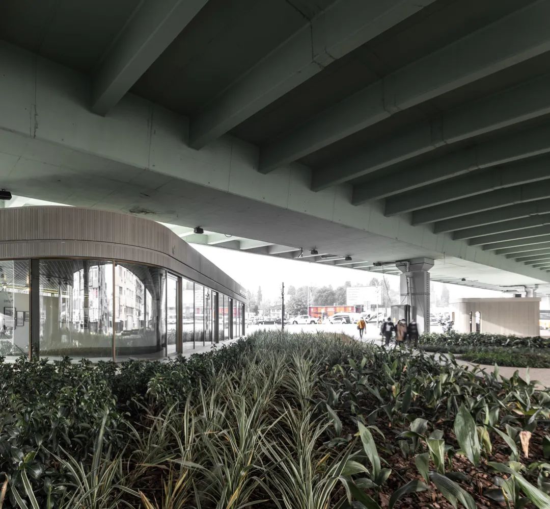 伊斯坦堡高架橋 Mecidiyekoy Art & Istanbul Bookstore／KAAT ARCHITETURE + URBAN & caps.office