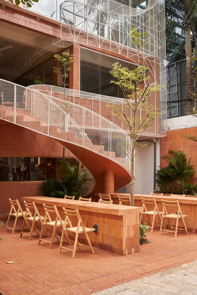 越南胡志明市兄弟咖啡烘焙館Anh Coffee Roastery 安氏咖啡烘焙坊／Red5studio