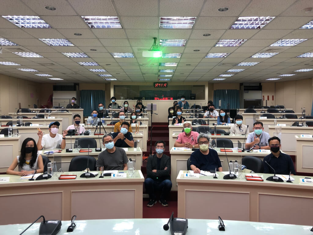 第二屆「基隆評圖」之評審團隊包含基隆市建築師公會郭慶全建築師、策展顧問臺北科技大學建築系黃少妤助理教授、協助本府推動相關重大建設之郭旭原建築師、詹益忠建築師、蔡嘉豪建築師,以及在地社群團隊星濱山共創工作室團隊代表林書豪、雞籠卡米諾團隊代表單彥博等共同組成評審團