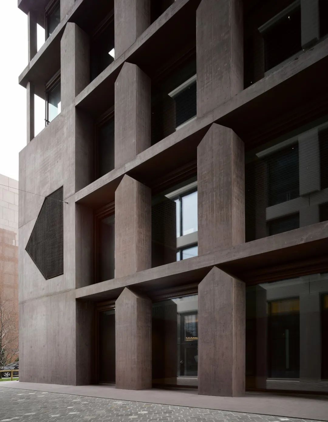 瑞士保險公司辦公大樓Baloise Insurance Company Office Tower／Valerio Olgiati