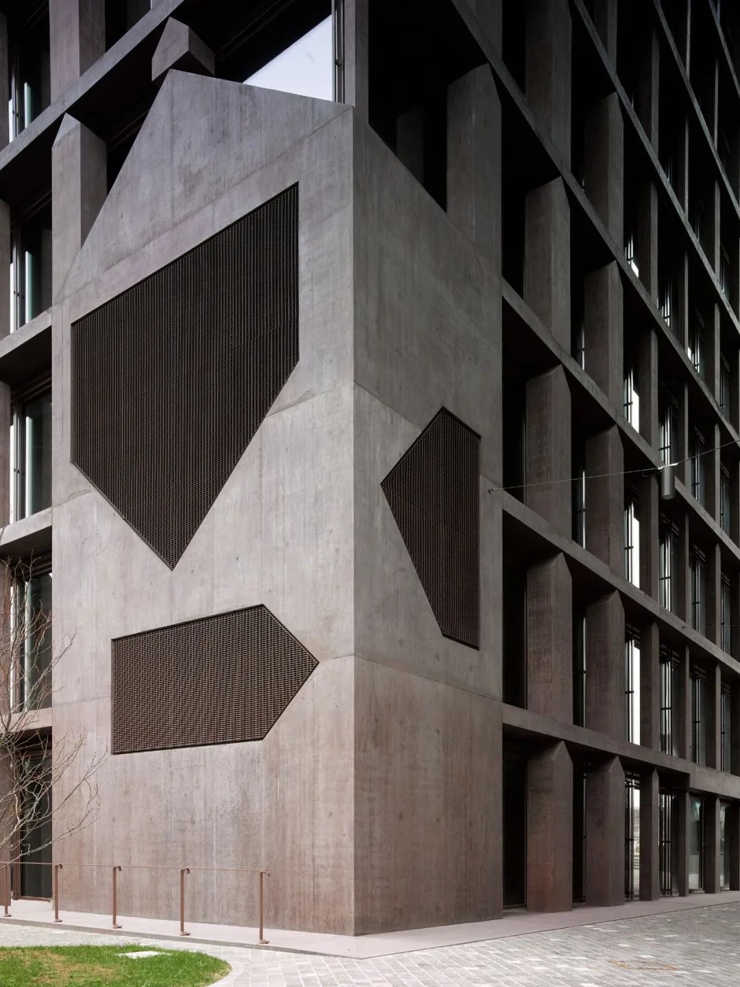 瑞士保險公司辦公大樓Baloise Insurance Company Office Tower／Valerio Olgiati
