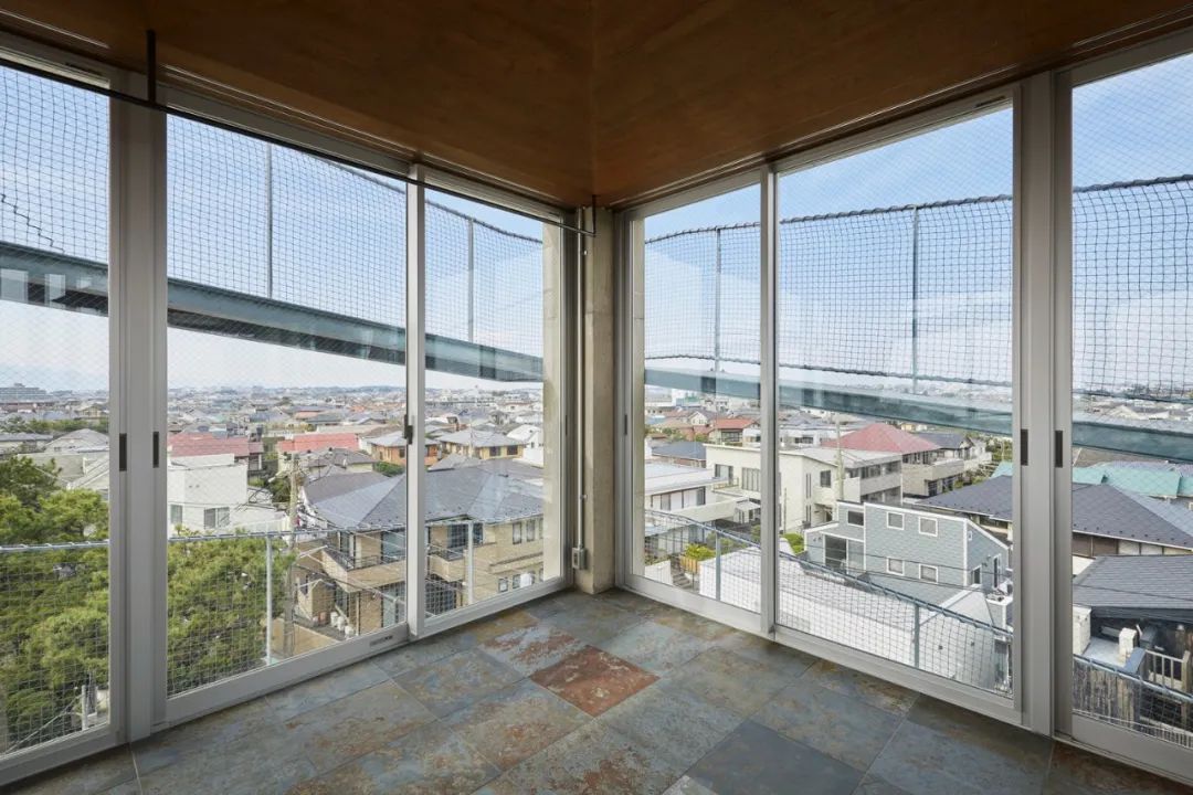 湘南海濱私人住宅KUGENUMA-Y Japan Ramp House／KANIUE 可児公一＋植美雪