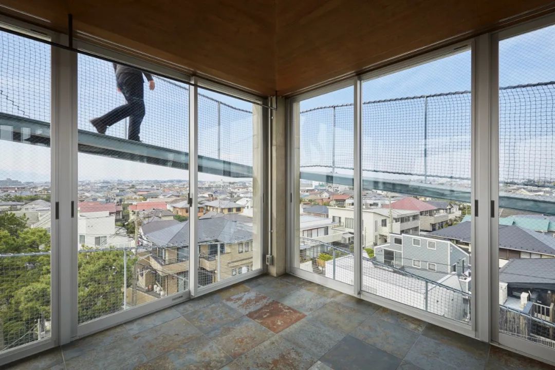 湘南海濱私人住宅KUGENUMA-Y Japan Ramp House／KANIUE 可児公一＋植美雪