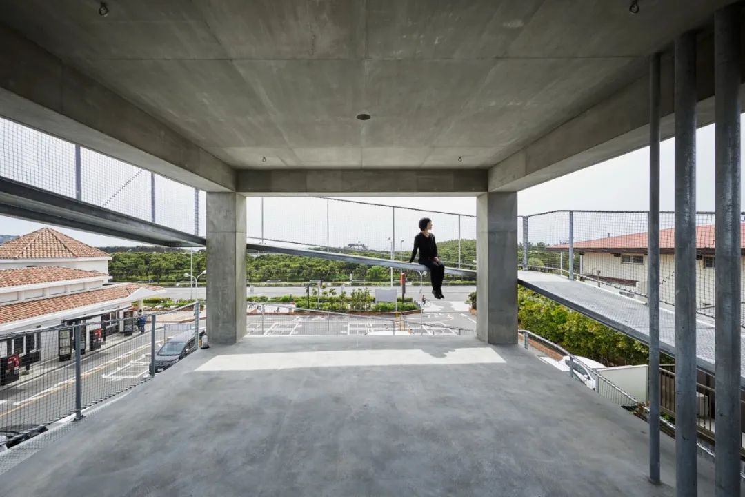 湘南海濱私人住宅KUGENUMA-Y Japan Ramp House／KANIUE 可児公一＋植美雪