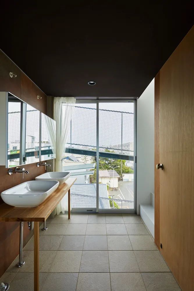 湘南海濱私人住宅KUGENUMA-Y Japan Ramp House／KANIUE 可児公一＋植美雪