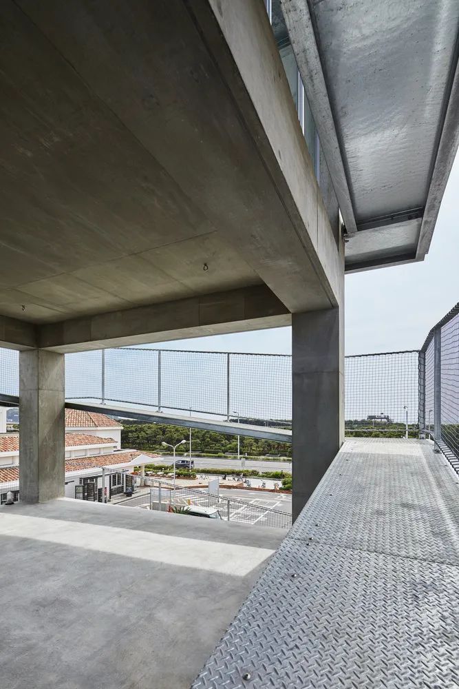 湘南海濱私人住宅KUGENUMA-Y Japan Ramp House／KANIUE 可児公一＋植美雪