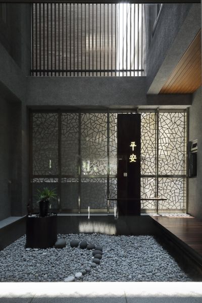 玄關;攝影:賴建作,高雄家族式集合住宅House O/張景堯建築師事務所
